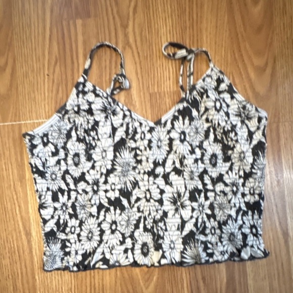 Stylish Women's Tops Collection - Picture 7 of 14